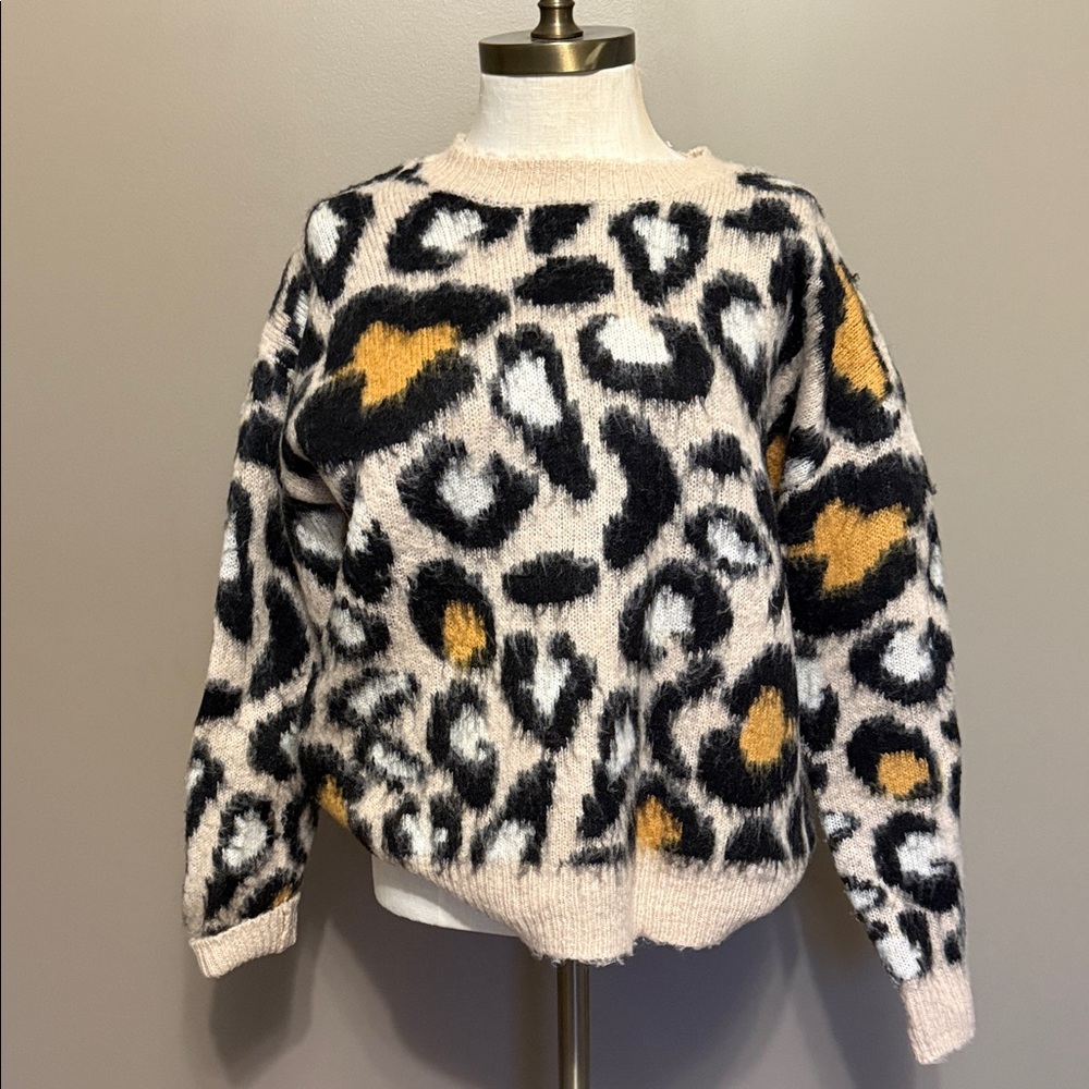 Chic Leopard Print Sweater - Black, White, Gold